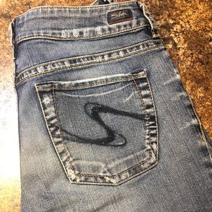 3 FOR 25: Silver Jeans Suki Capris